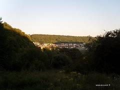 La ville d'Algrange accrochée à la montagne, depuis le vallon de la Burbach